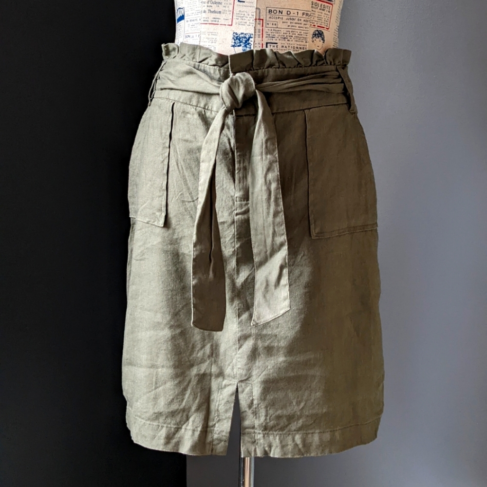NWT high rise/tie belted skirt
